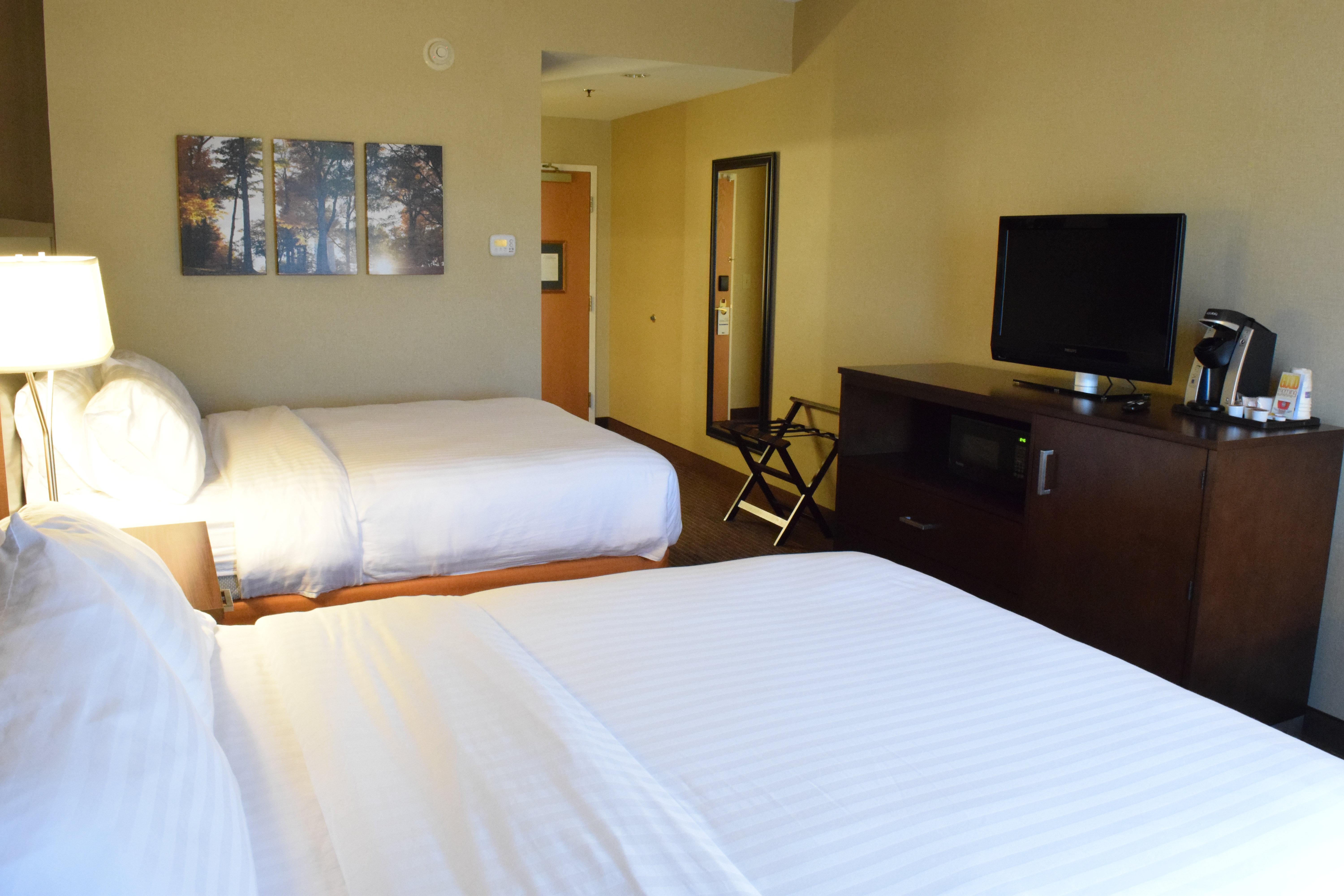 Holiday Inn Express Hotel & Suites Watertown - Thousand Islands By Ihg Exterior photo