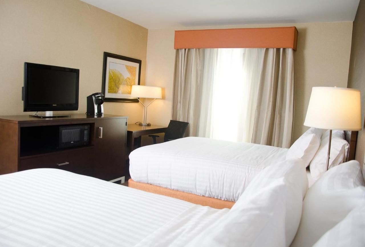 Holiday Inn Express Hotel & Suites Watertown - Thousand Islands By Ihg Exterior photo