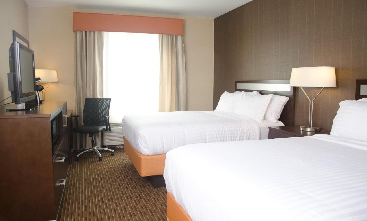 Holiday Inn Express Hotel & Suites Watertown - Thousand Islands By Ihg Exterior photo