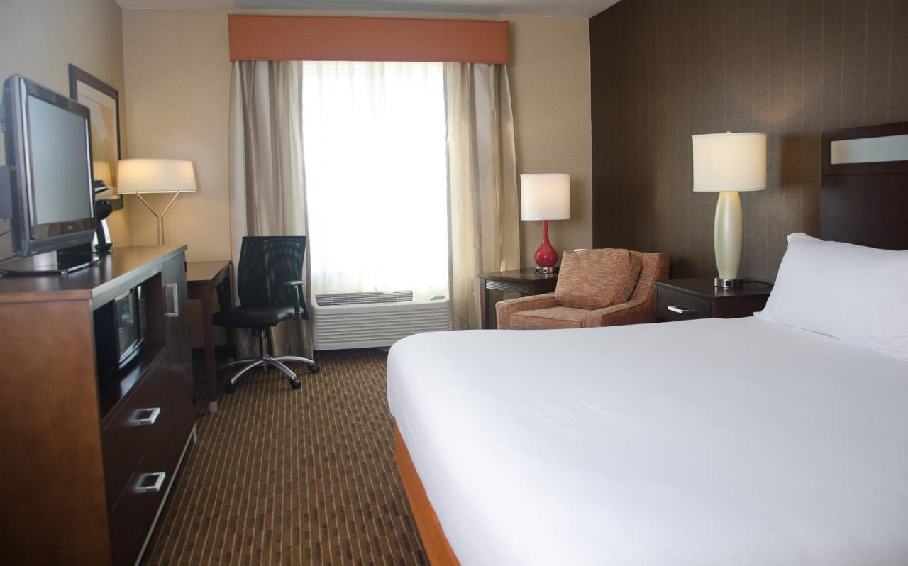 Holiday Inn Express Hotel & Suites Watertown - Thousand Islands By Ihg Exterior photo