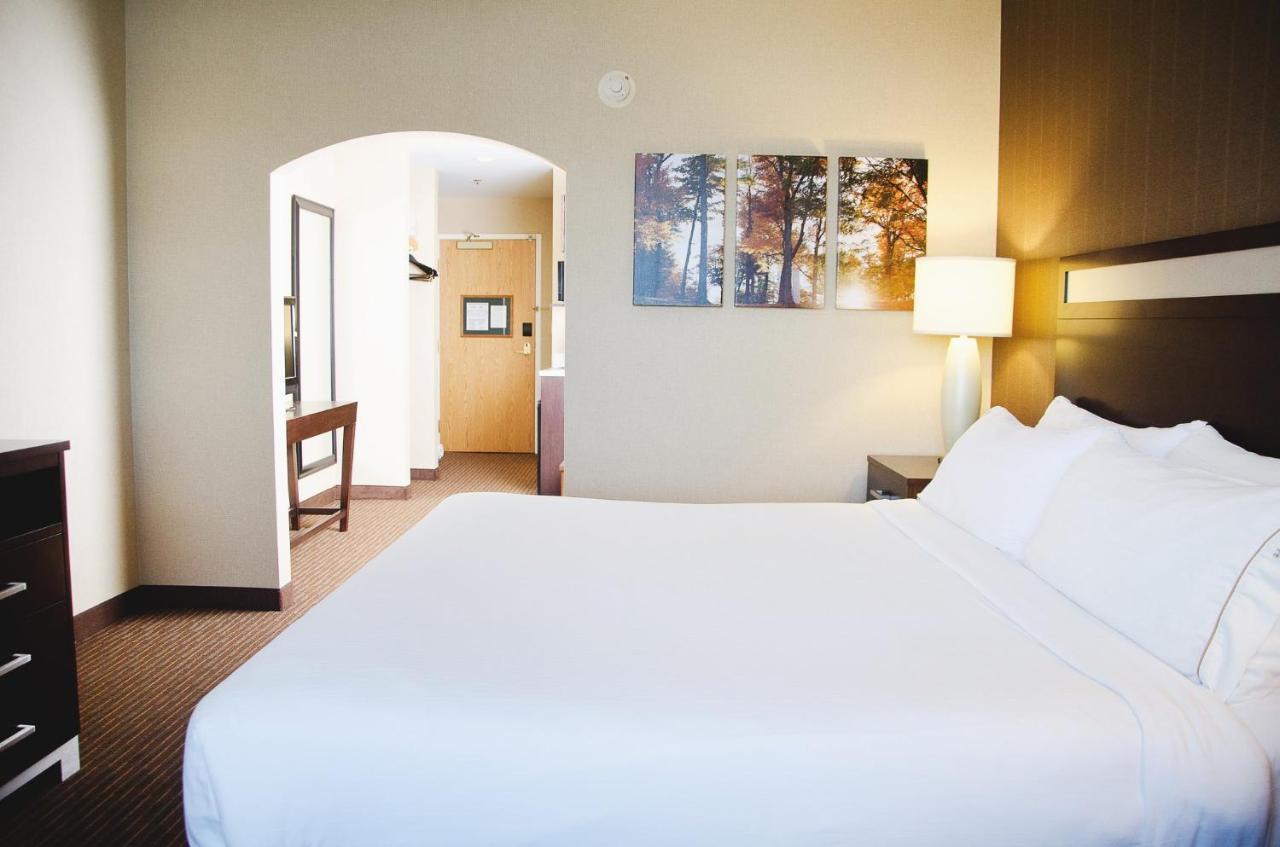 Holiday Inn Express Hotel & Suites Watertown - Thousand Islands By Ihg Exterior photo