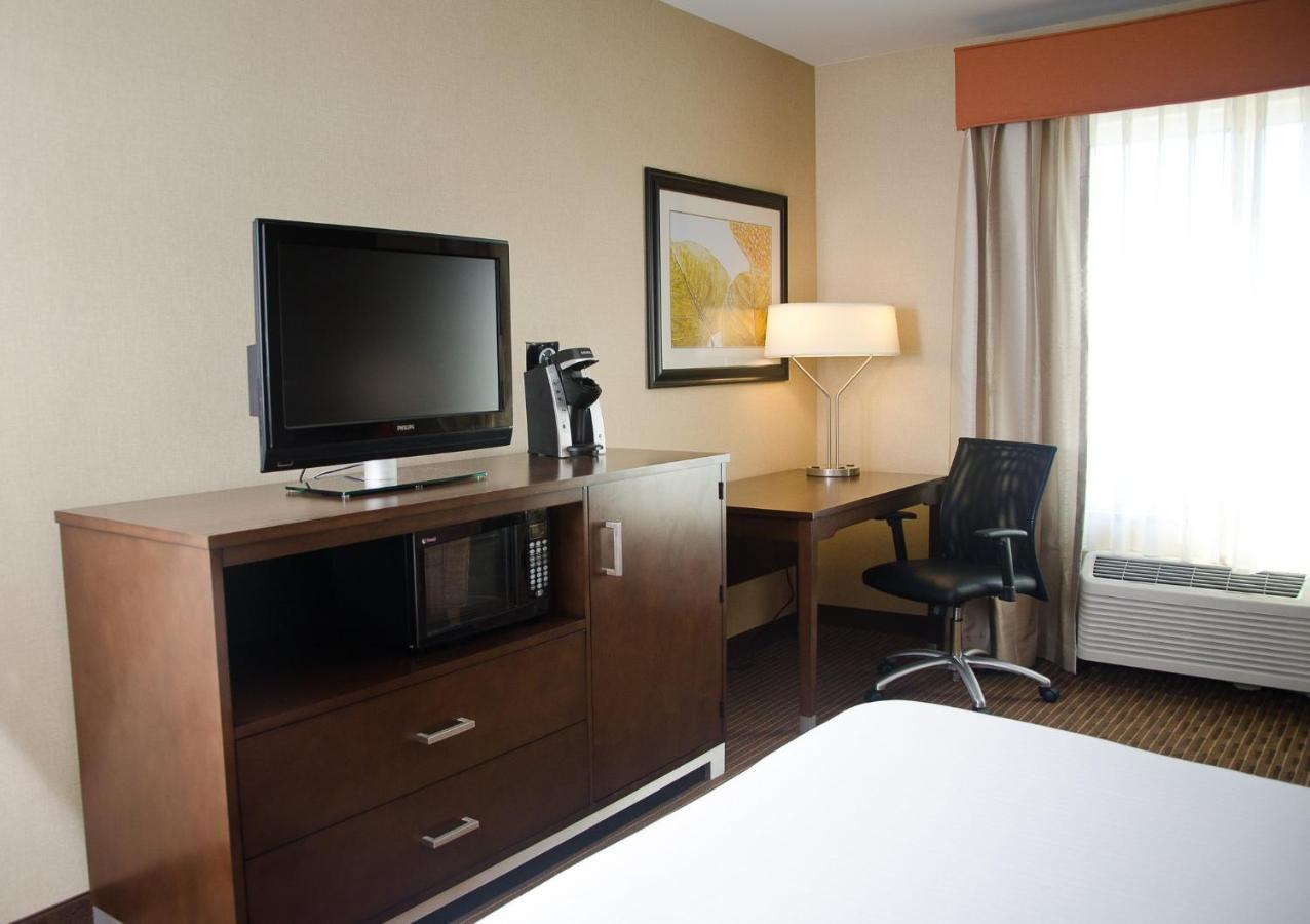 Holiday Inn Express Hotel & Suites Watertown - Thousand Islands By Ihg Exterior photo