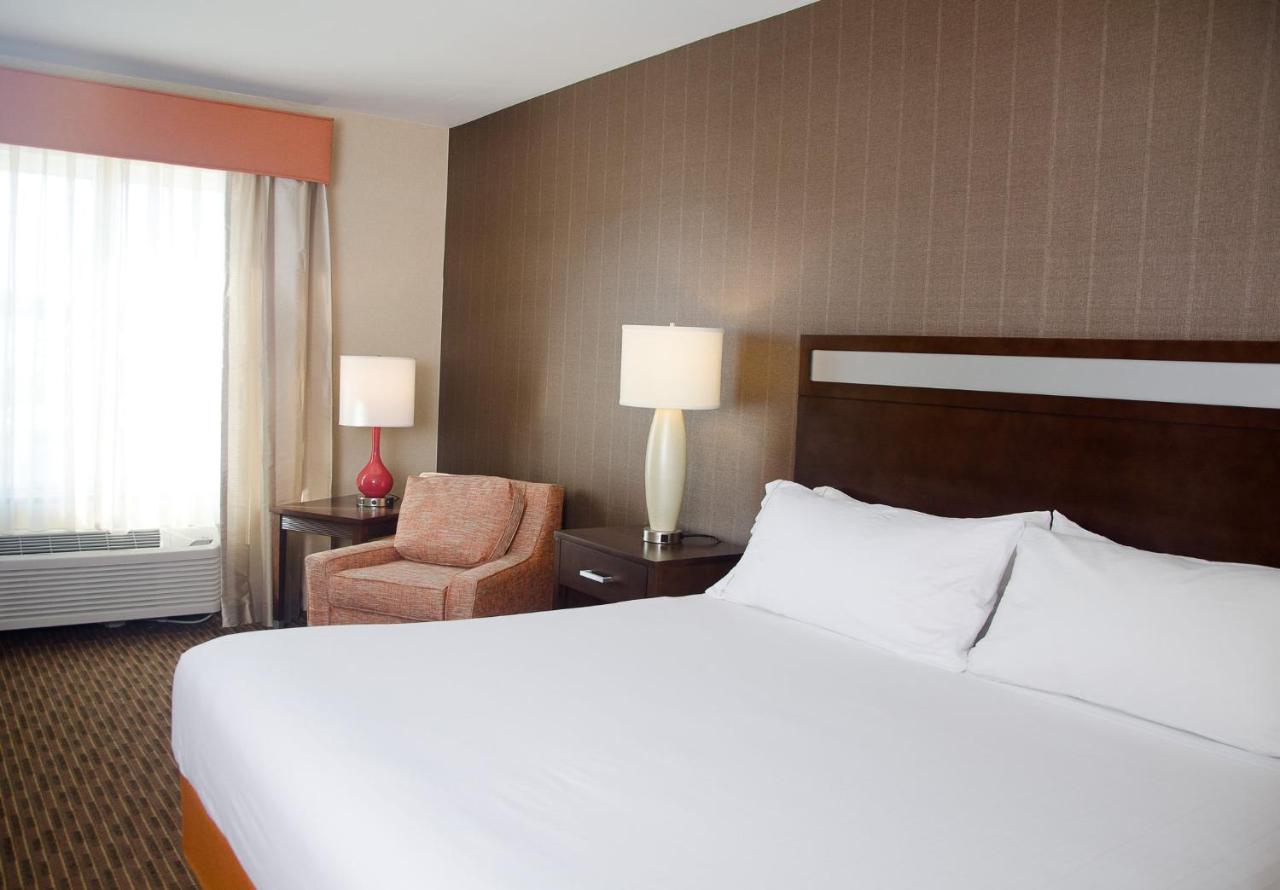 Holiday Inn Express Hotel & Suites Watertown - Thousand Islands By Ihg Exterior photo