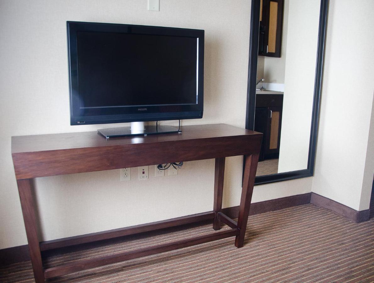 Holiday Inn Express Hotel & Suites Watertown - Thousand Islands By Ihg Exterior photo