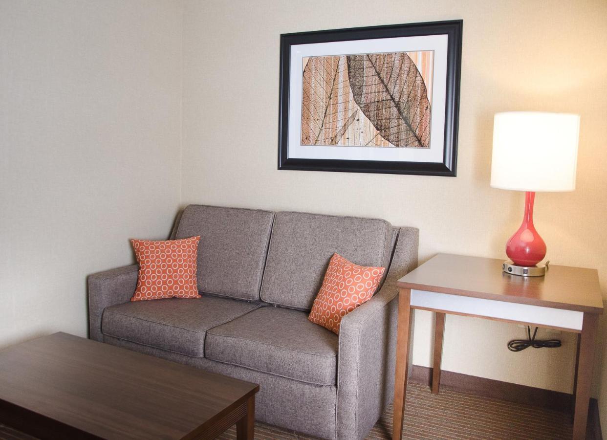 Holiday Inn Express Hotel & Suites Watertown - Thousand Islands By Ihg Exterior photo