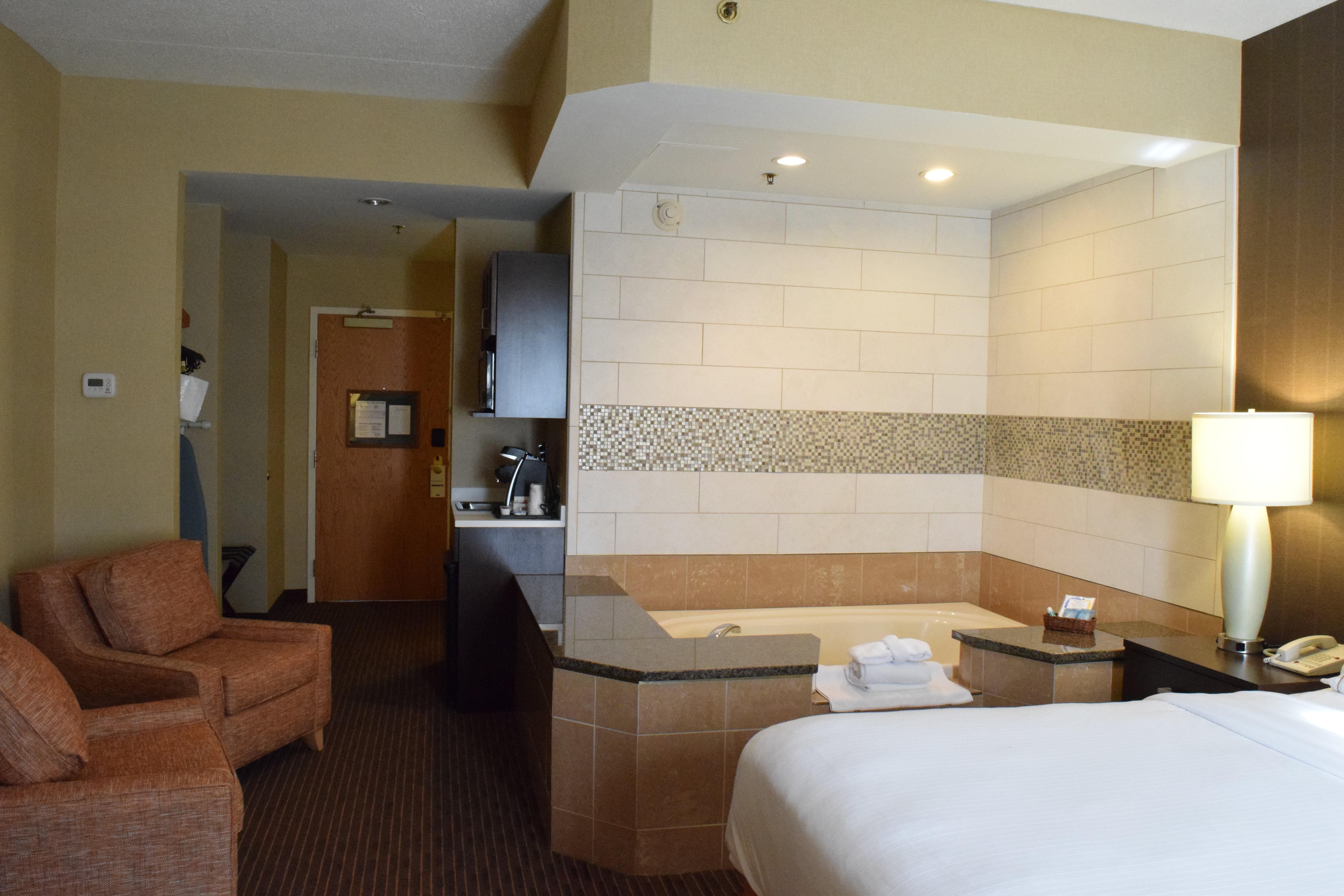 Holiday Inn Express Hotel & Suites Watertown - Thousand Islands By Ihg Exterior photo
