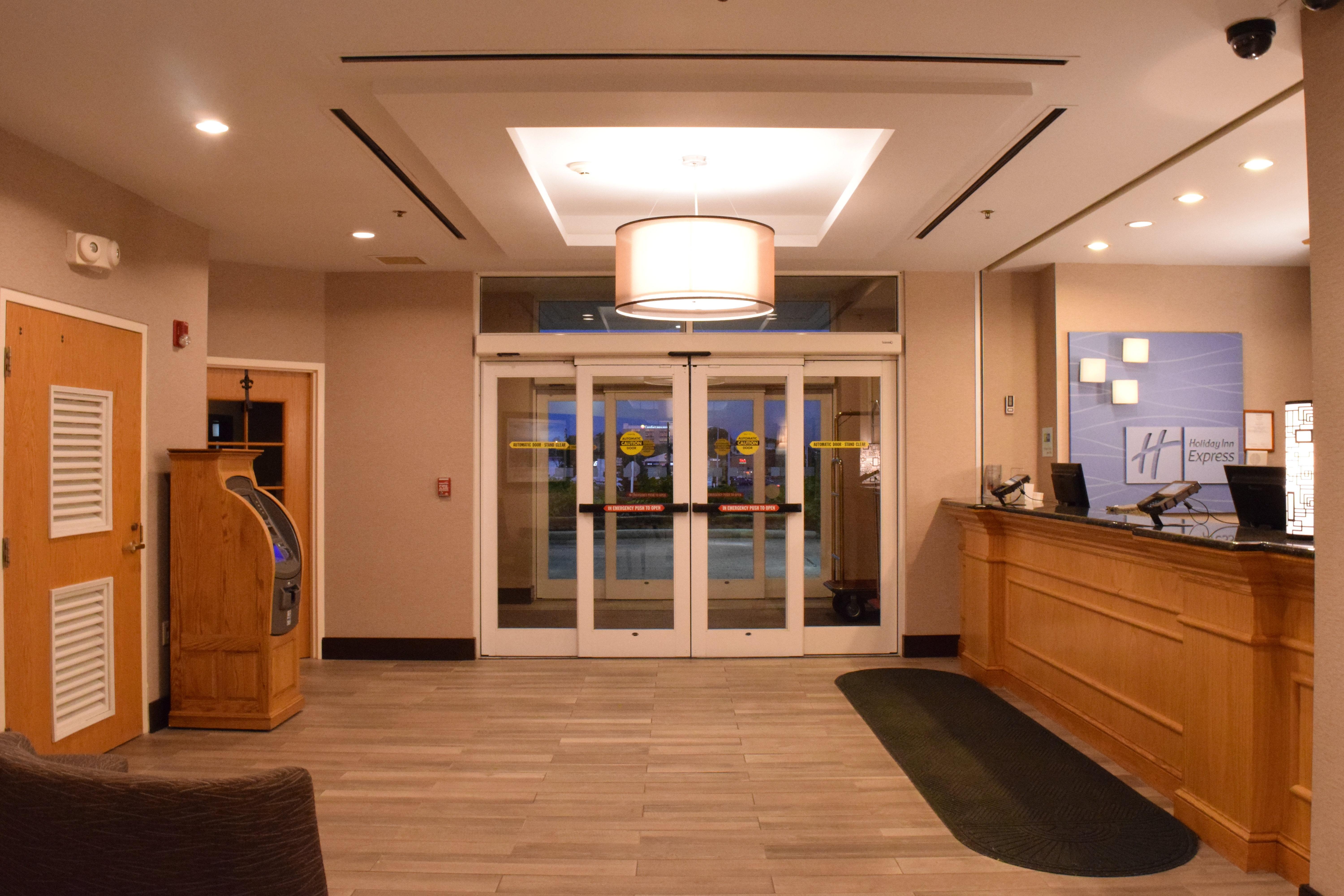 Holiday Inn Express Hotel & Suites Watertown - Thousand Islands By Ihg Exterior photo
