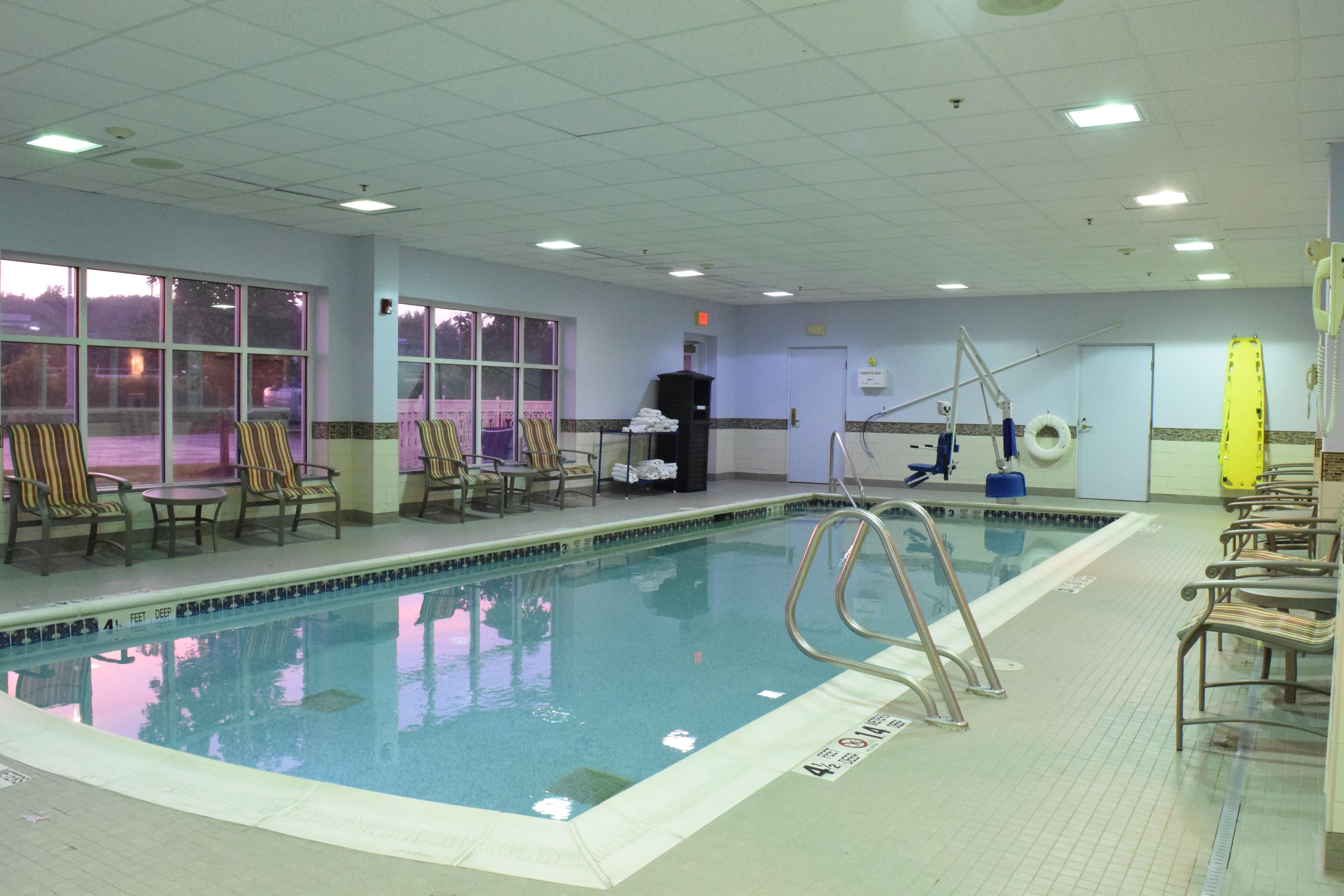 Holiday Inn Express Hotel & Suites Watertown - Thousand Islands By Ihg Exterior photo