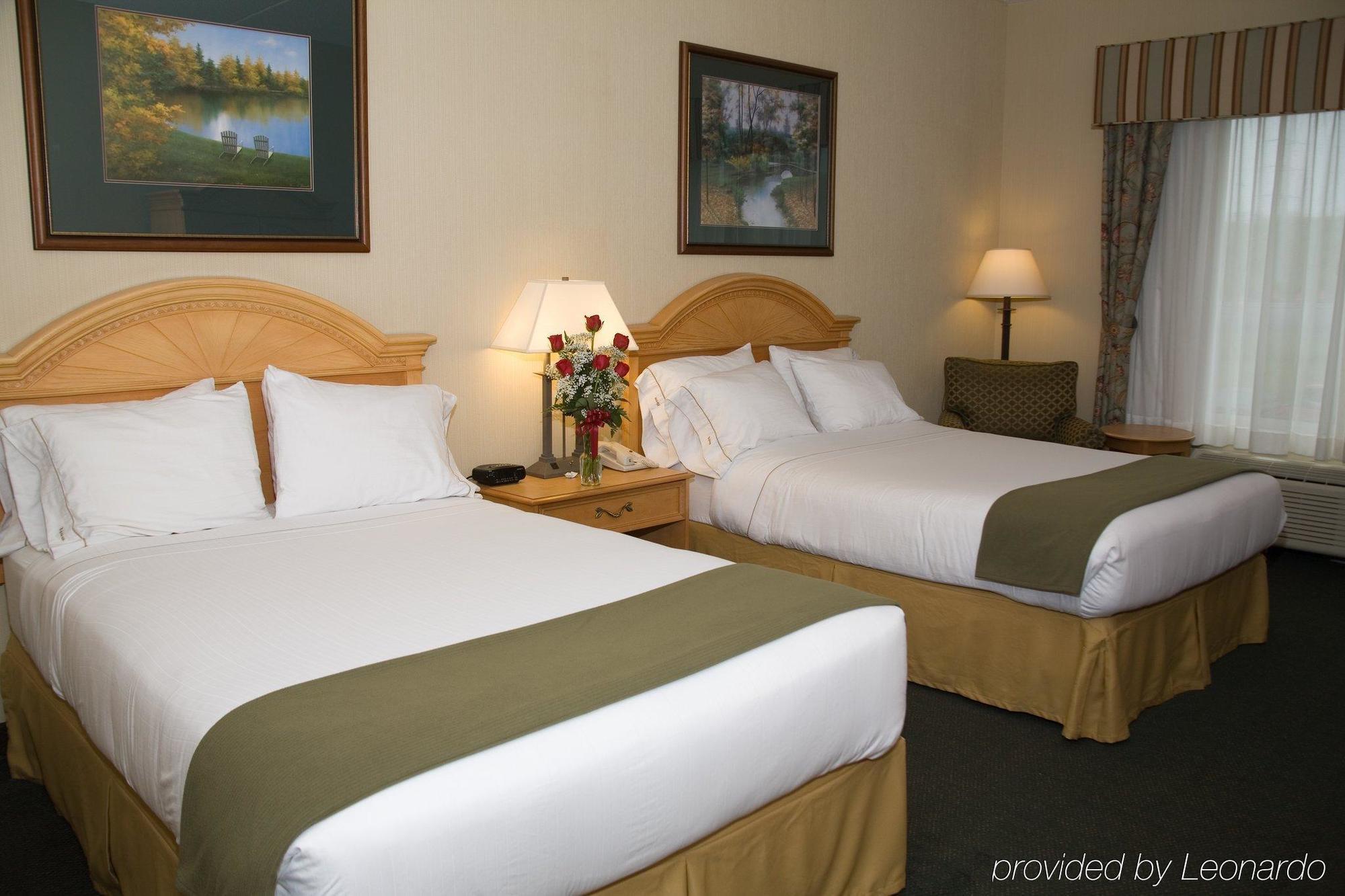 Holiday Inn Express Hotel & Suites Watertown - Thousand Islands By Ihg Room photo