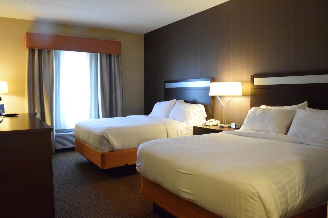 Holiday Inn Express Hotel & Suites Watertown - Thousand Islands By Ihg Exterior photo