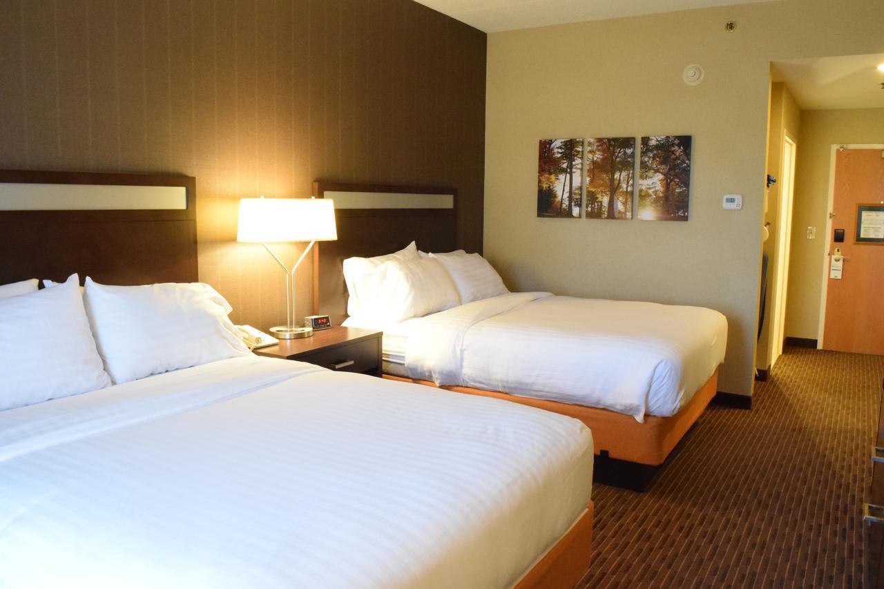 Holiday Inn Express Hotel & Suites Watertown - Thousand Islands By Ihg Exterior photo