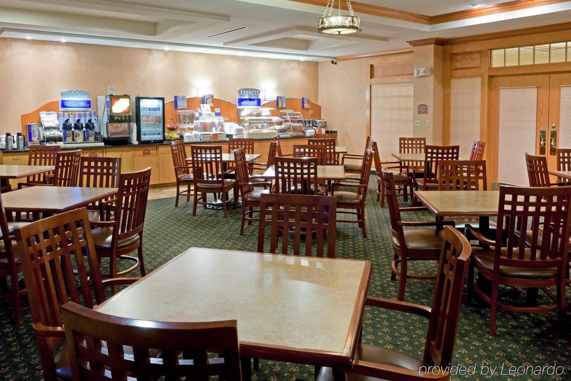 Holiday Inn Express Hotel & Suites Watertown - Thousand Islands By Ihg Exterior photo